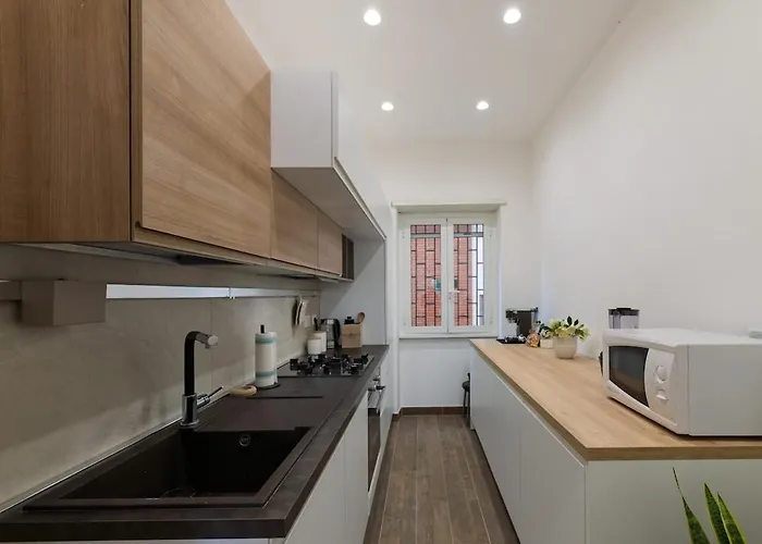 120 Sqm Elegance In With Private Parking Appartamento *