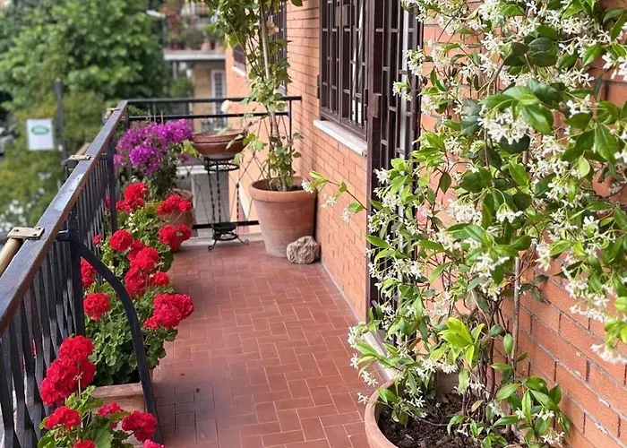 120 Sqm Elegance In With Private Parking Appartamento Roma